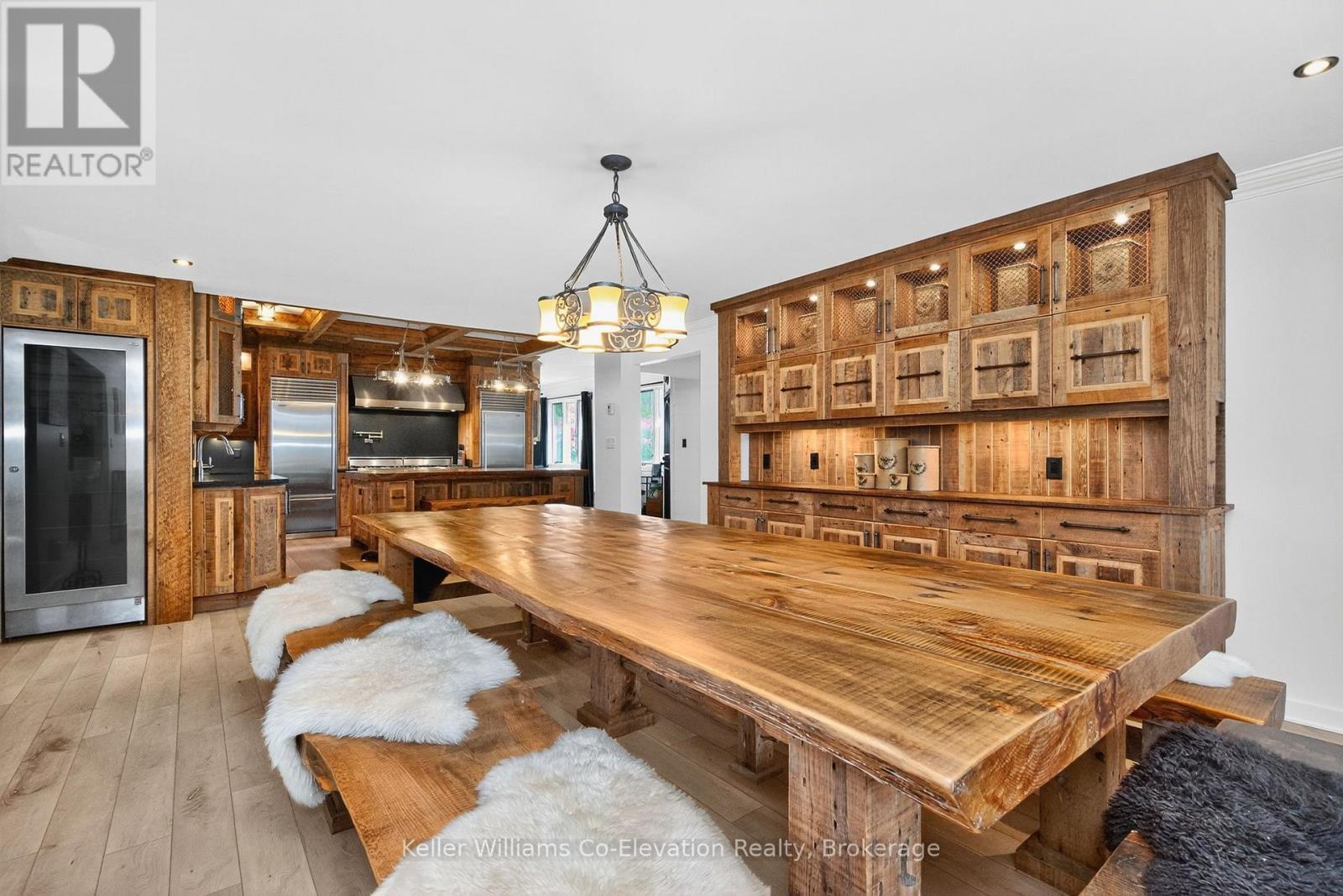 1076 Beaver Lane, Springwater, ON - Indoor Photo Showing Dining Room