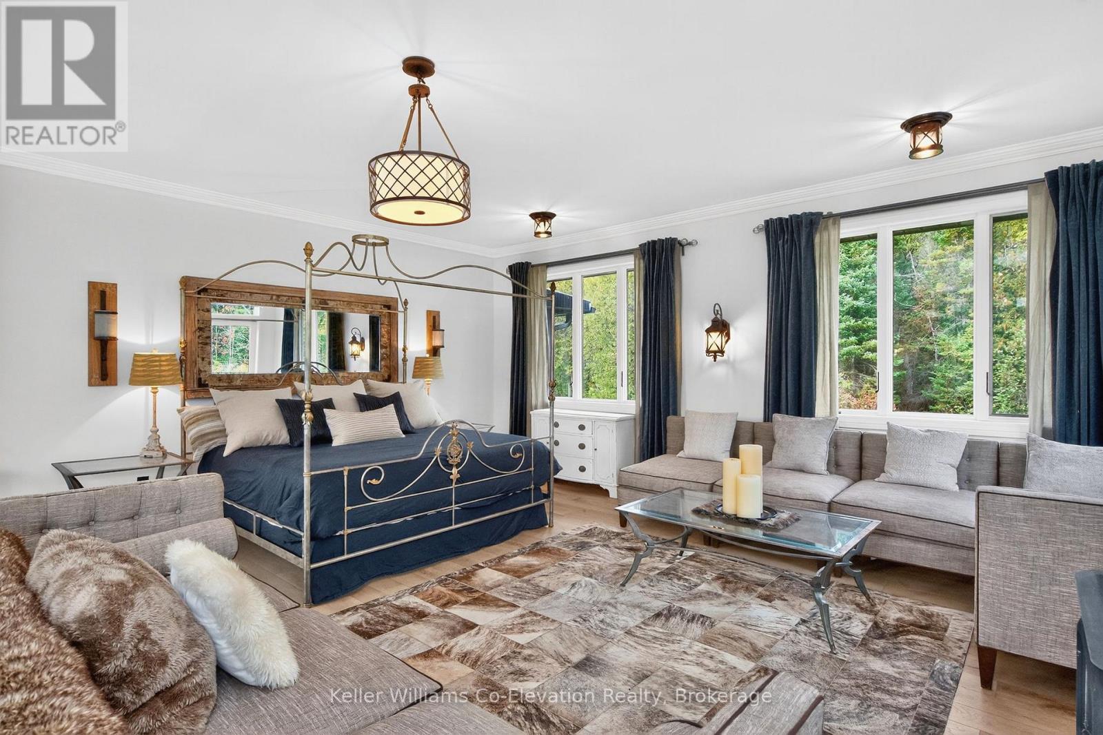 1076 Beaver Lane, Springwater, ON - Indoor Photo Showing Living Room