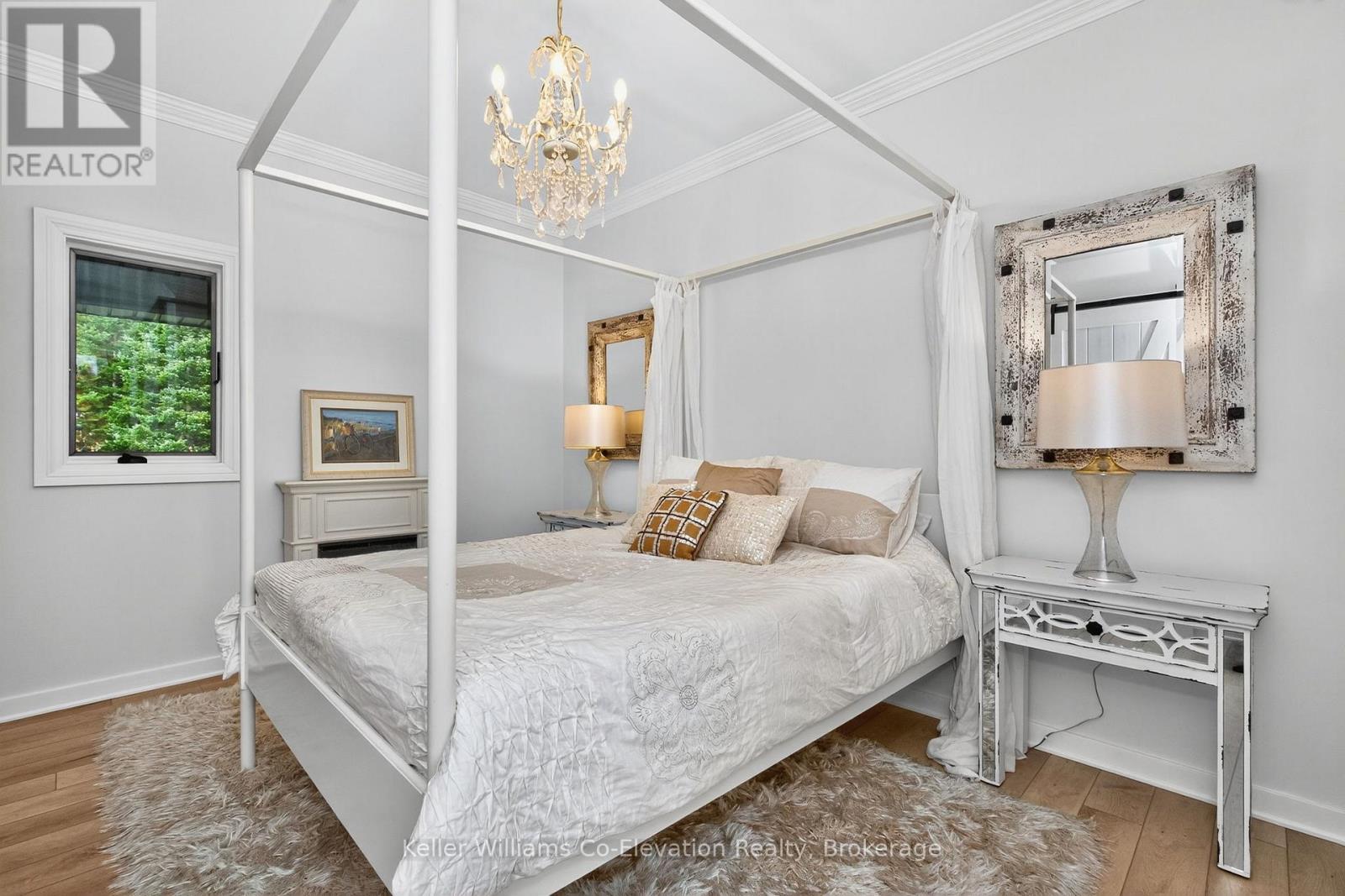 1076 Beaver Lane, Springwater, ON - Indoor Photo Showing Bedroom
