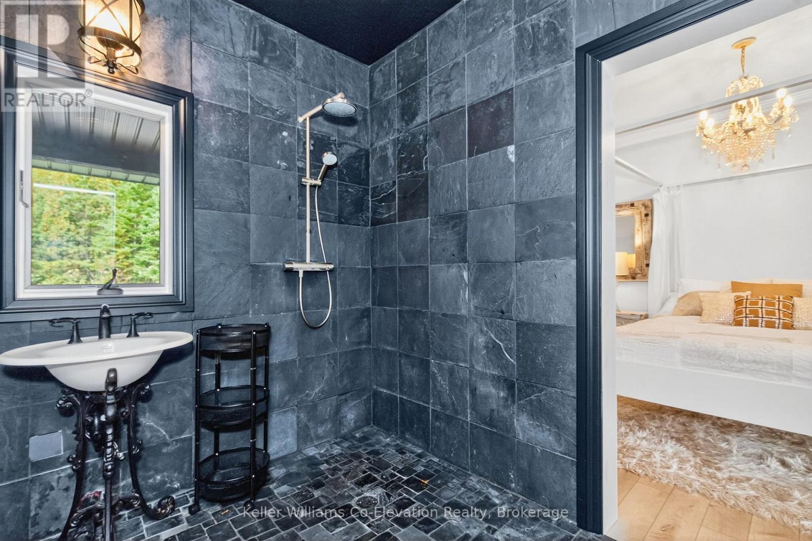 1076 Beaver Lane, Springwater, ON - Indoor Photo Showing Bathroom