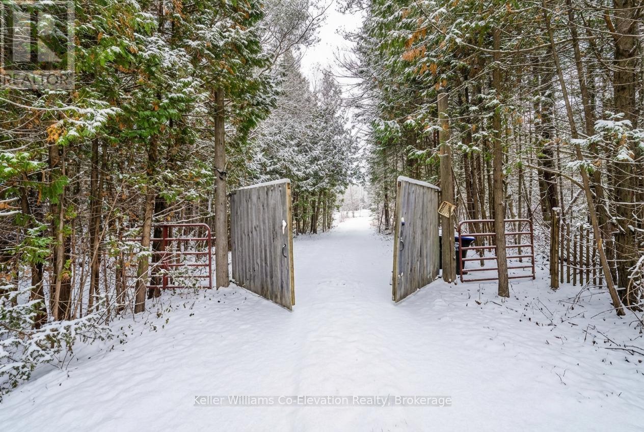 1076 Beaver Lane, Springwater, ON - Outdoor