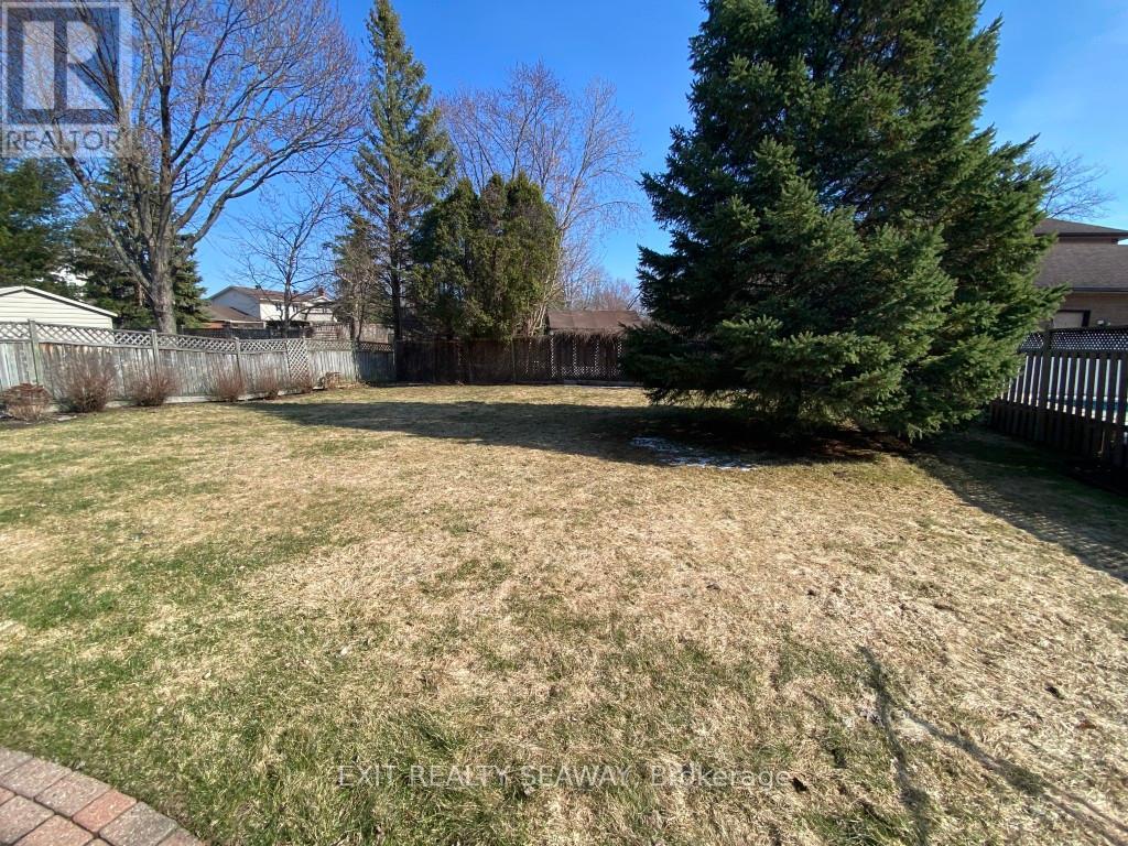 1638 Blakely Drive, Cornwall, ON - Outdoor