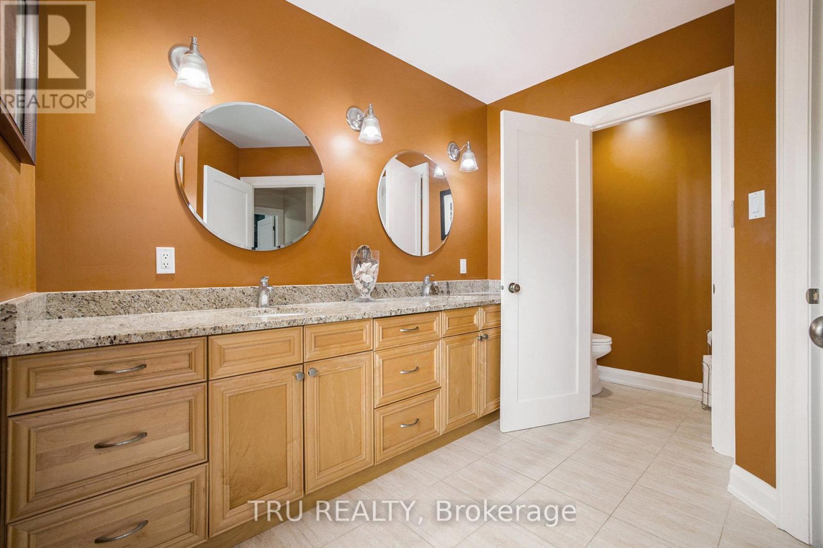 Full Bath - Second Floor - 2465 Marchurst Road, Ottawa, ON - Indoor Photo Showing Bathroom