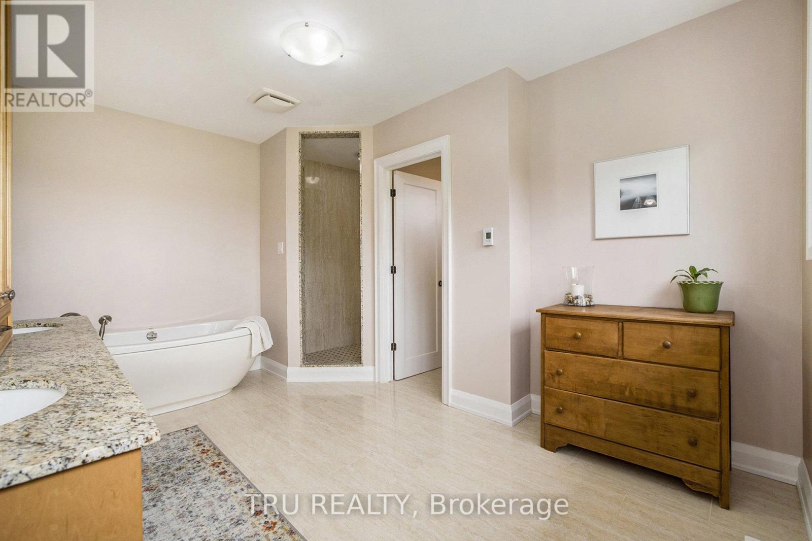 Primary Bedroom Ensuite - 2465 Marchurst Road, Ottawa, ON - Indoor