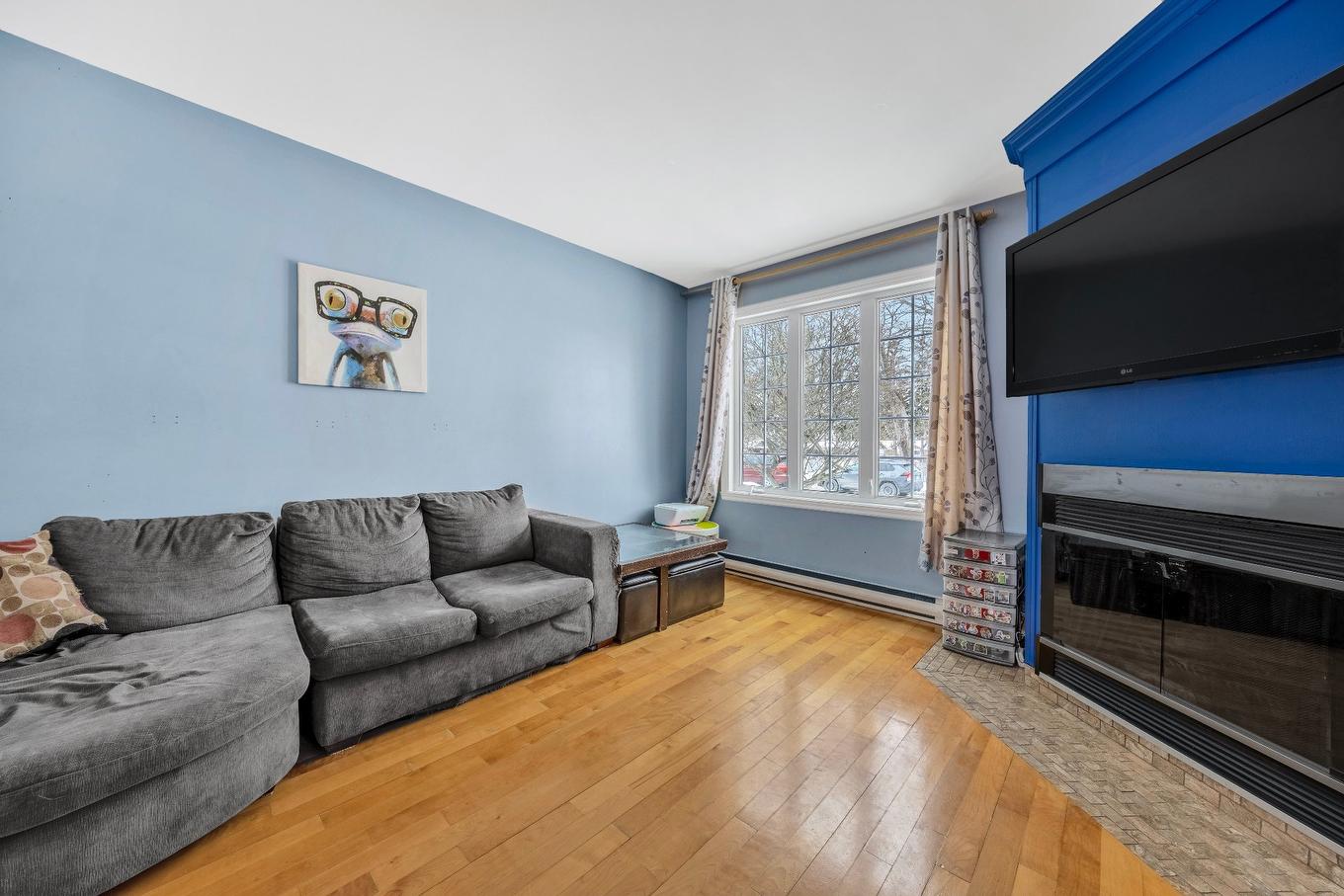 Living room - 1033 15E Avenue, Laval (Fabreville), QC - Indoor Photo Showing Living Room