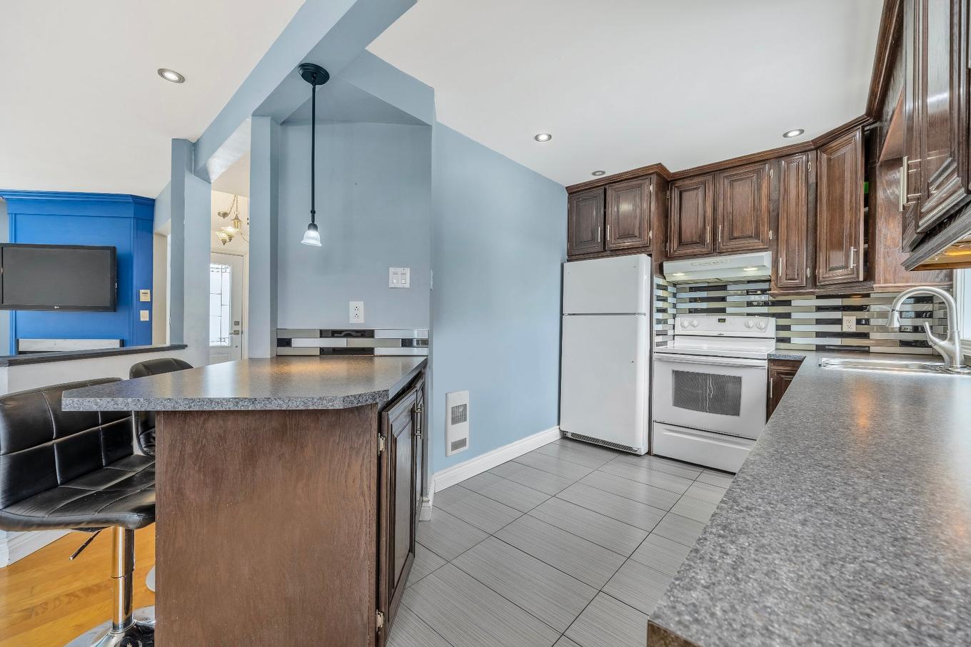 Kitchen - 1033 15E Avenue, Laval (Fabreville), QC - Indoor Photo Showing Kitchen