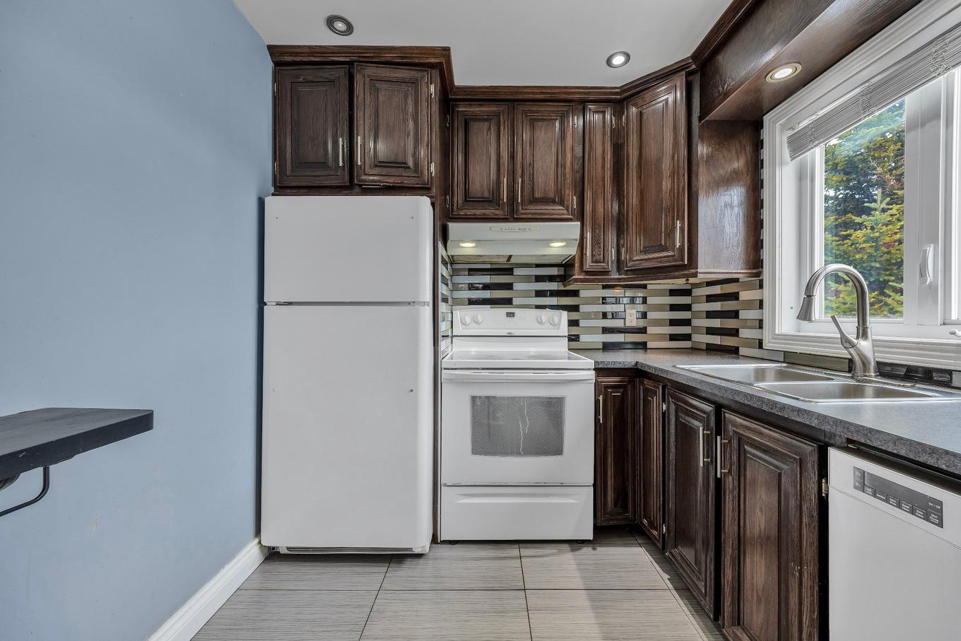 Kitchen - 1033 15E Avenue, Laval (Fabreville), QC - Indoor Photo Showing Kitchen With Double Sink