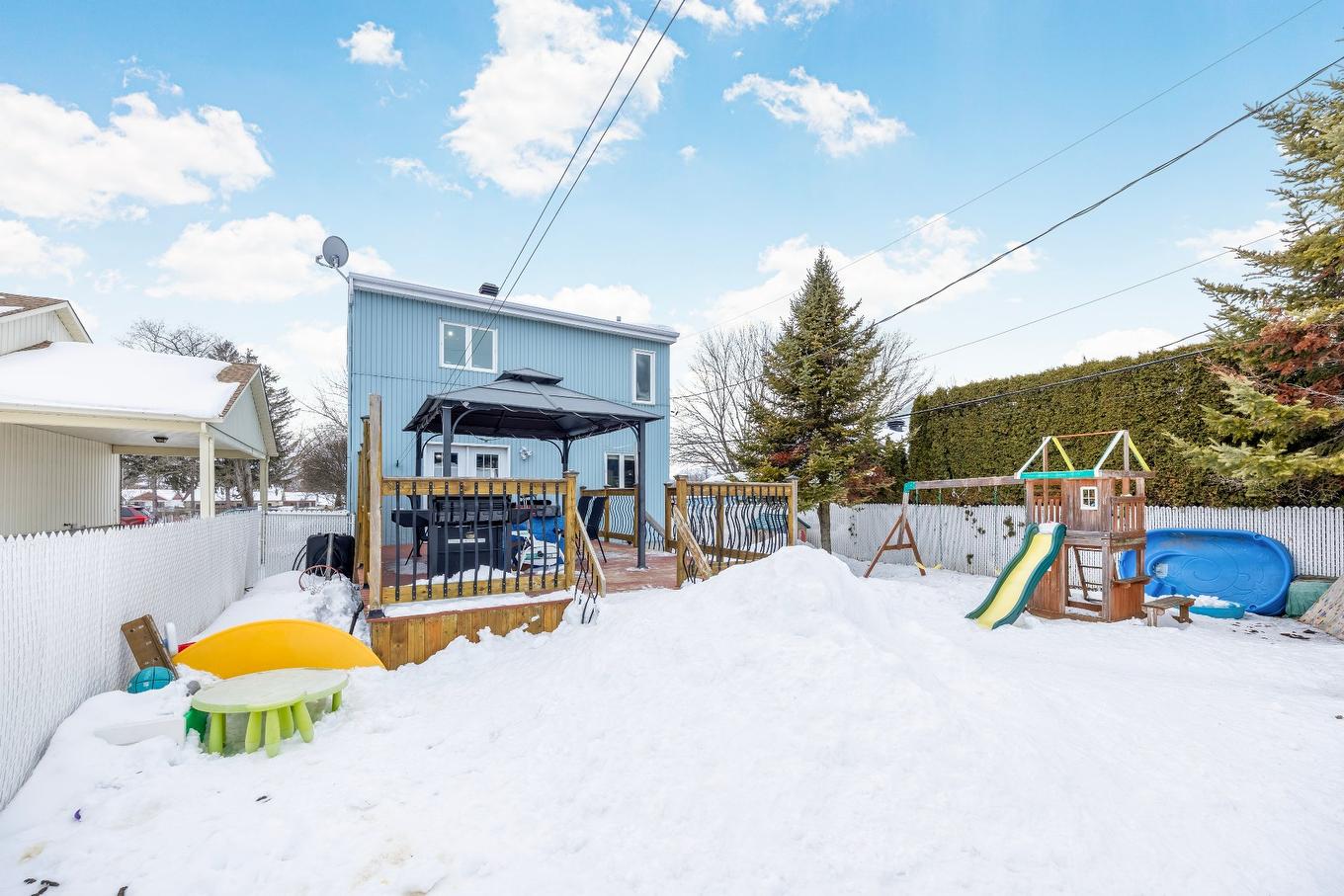 Back facade - 1033 15E Avenue, Laval (Fabreville), QC - Outdoor With Deck Patio Veranda