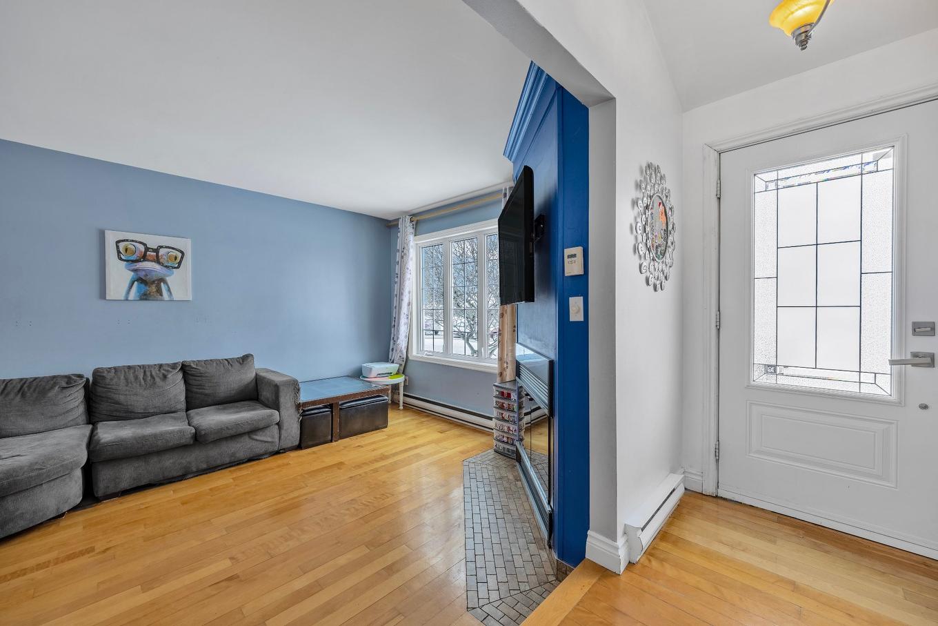 Living room - 1033 15E Avenue, Laval (Fabreville), QC - Indoor Photo Showing Living Room