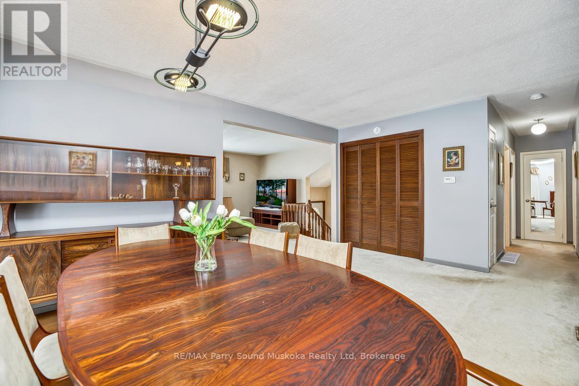 2 Laird Drive, Parry Sound, ON - Indoor Photo Showing Dining Room