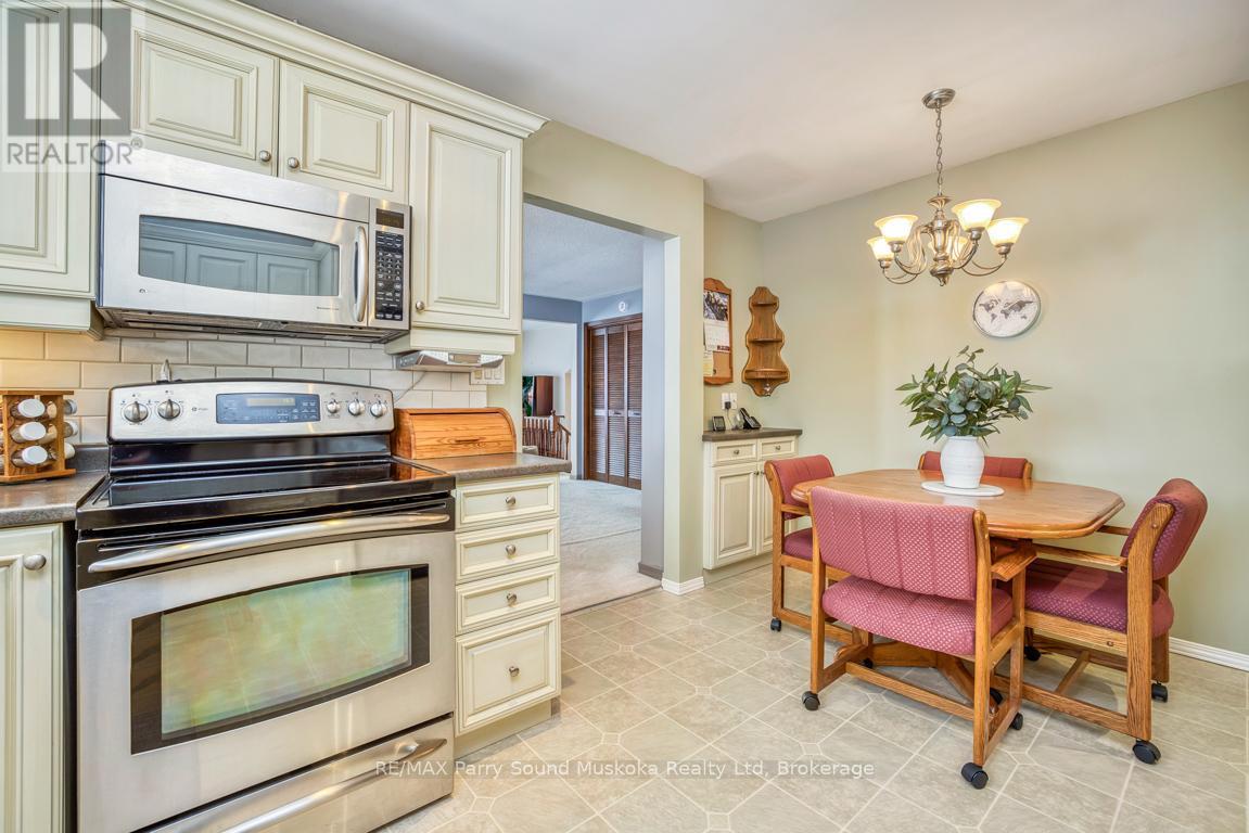 Eat in kitchen - 2 Laird Drive, Parry Sound, ON - Indoor