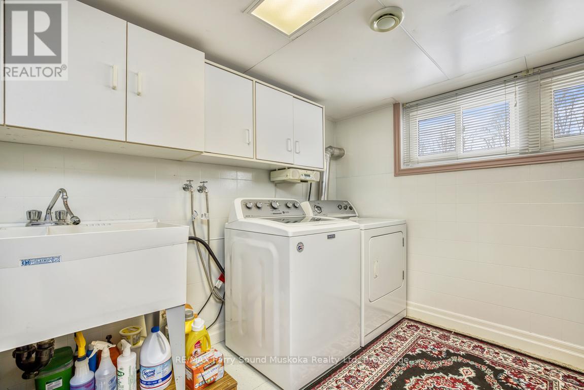 Bright laundry room - 2 Laird Drive, Parry Sound, ON - Indoor Photo Showing Laundry Room