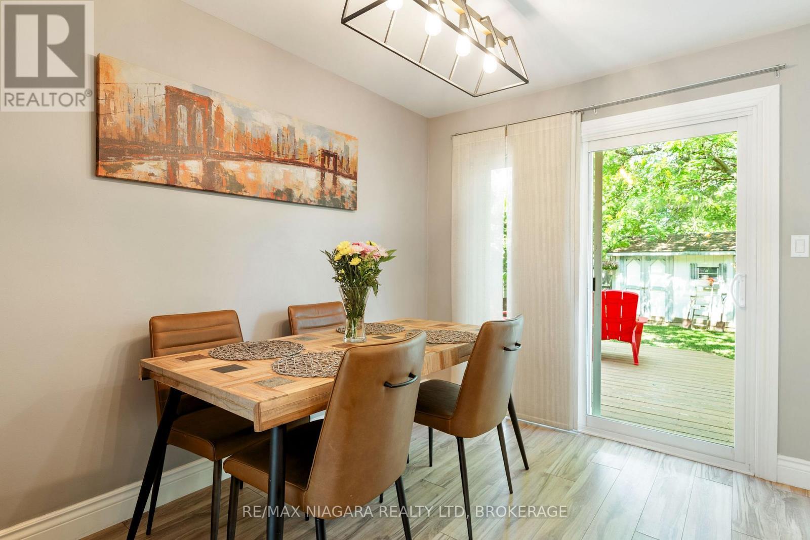 1 Bardadyn Court, St. Catharines (Lakeport), ON - Indoor Photo Showing Dining Room
