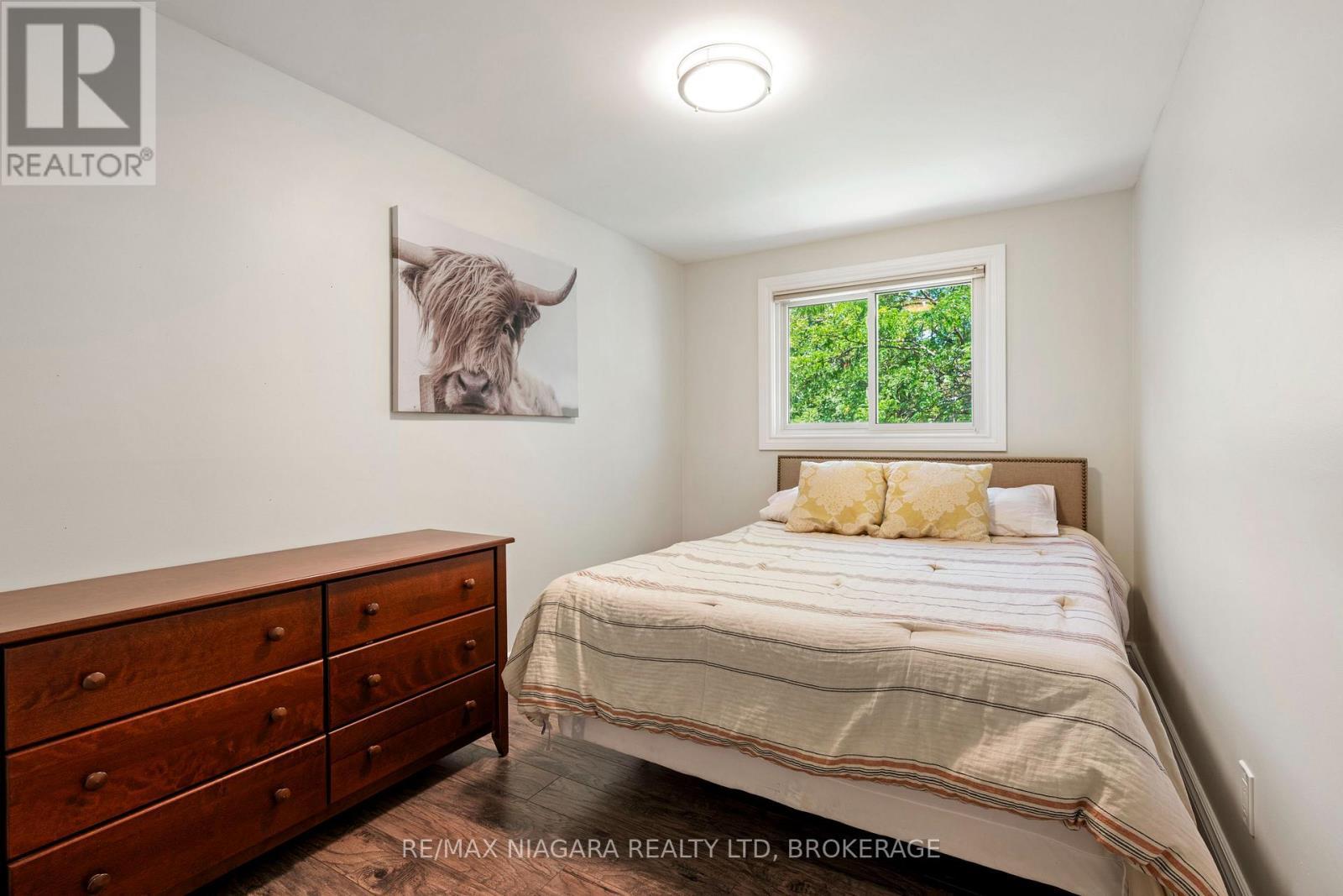 2nd Bedroom - 1 Bardadyn Court, St. Catharines (Lakeport), ON - Indoor Photo Showing Bedroom