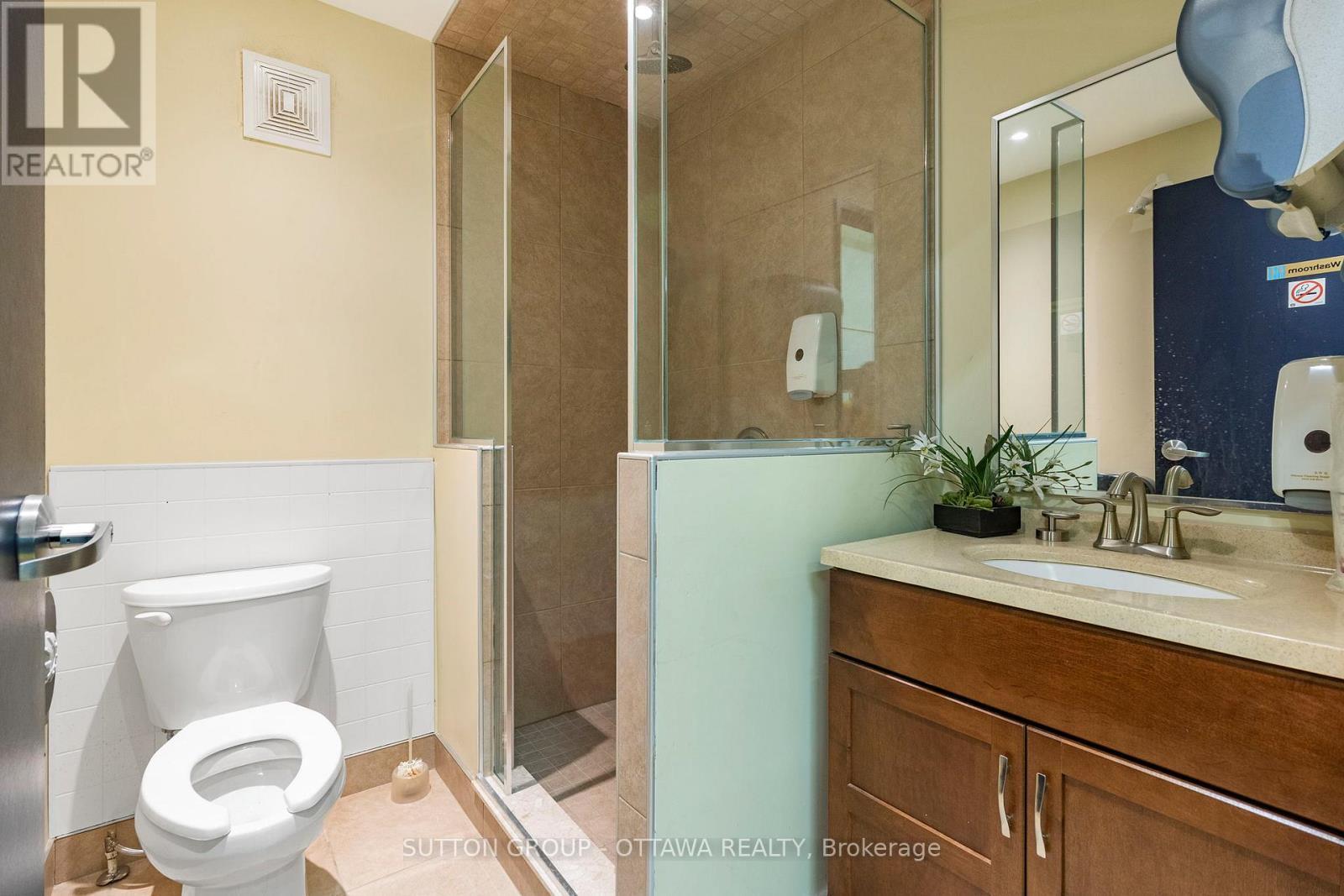 18 King Street W, Brockville, ON