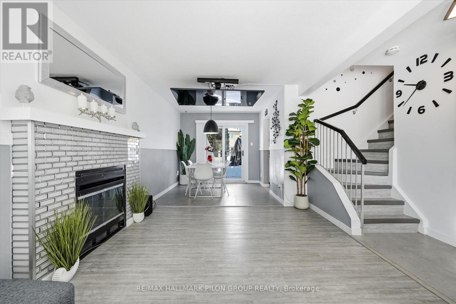 1456 Prestone Drive, Ottawa, ON - Indoor With Fireplace