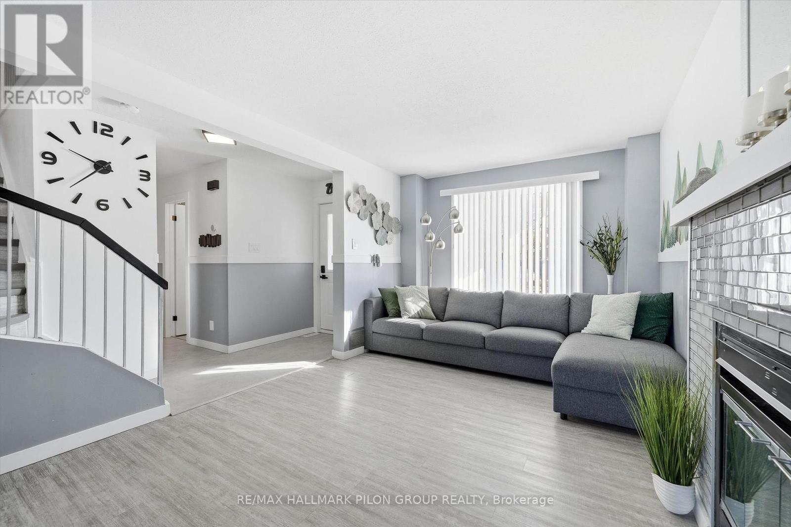 1456 Prestone Drive, Ottawa, ON - Indoor Photo Showing Living Room With Fireplace