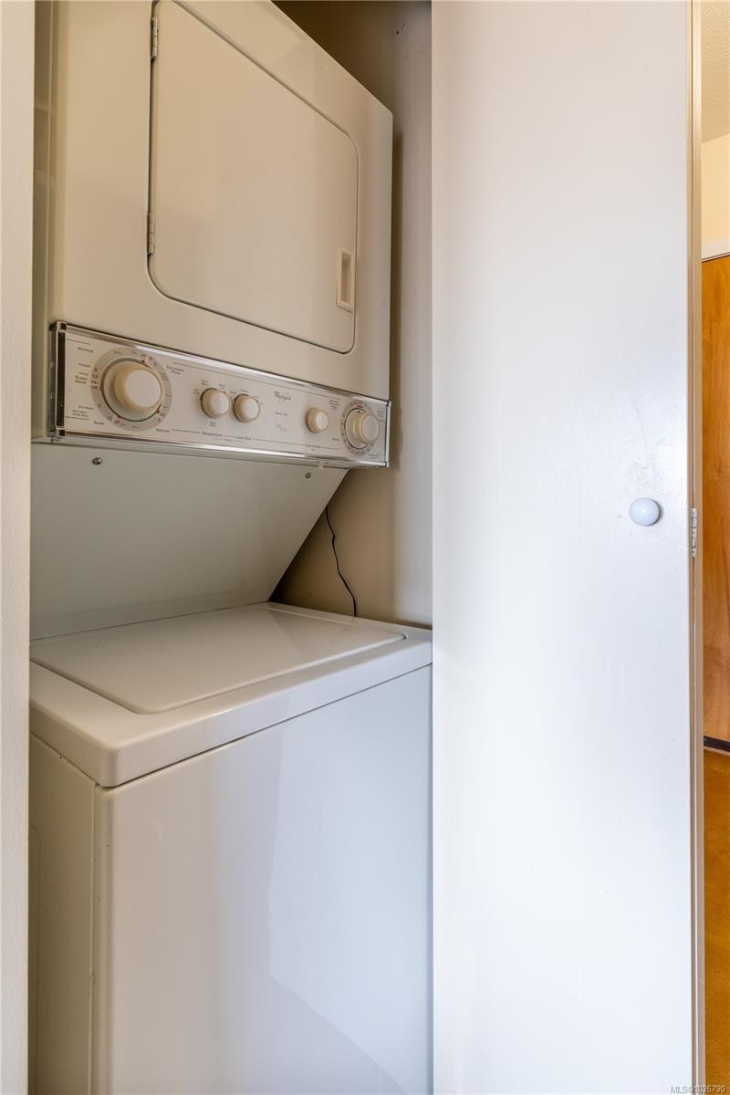 419-409 Swift St, Victoria, BC - Indoor Photo Showing Laundry Room