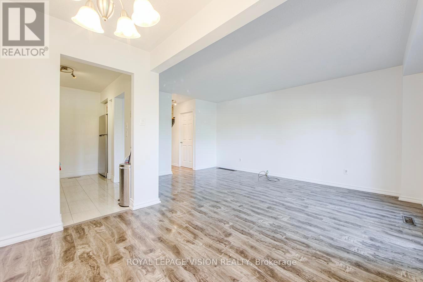 8 - 301 Washburn Way, Toronto, ON - Indoor Photo Showing Other Room