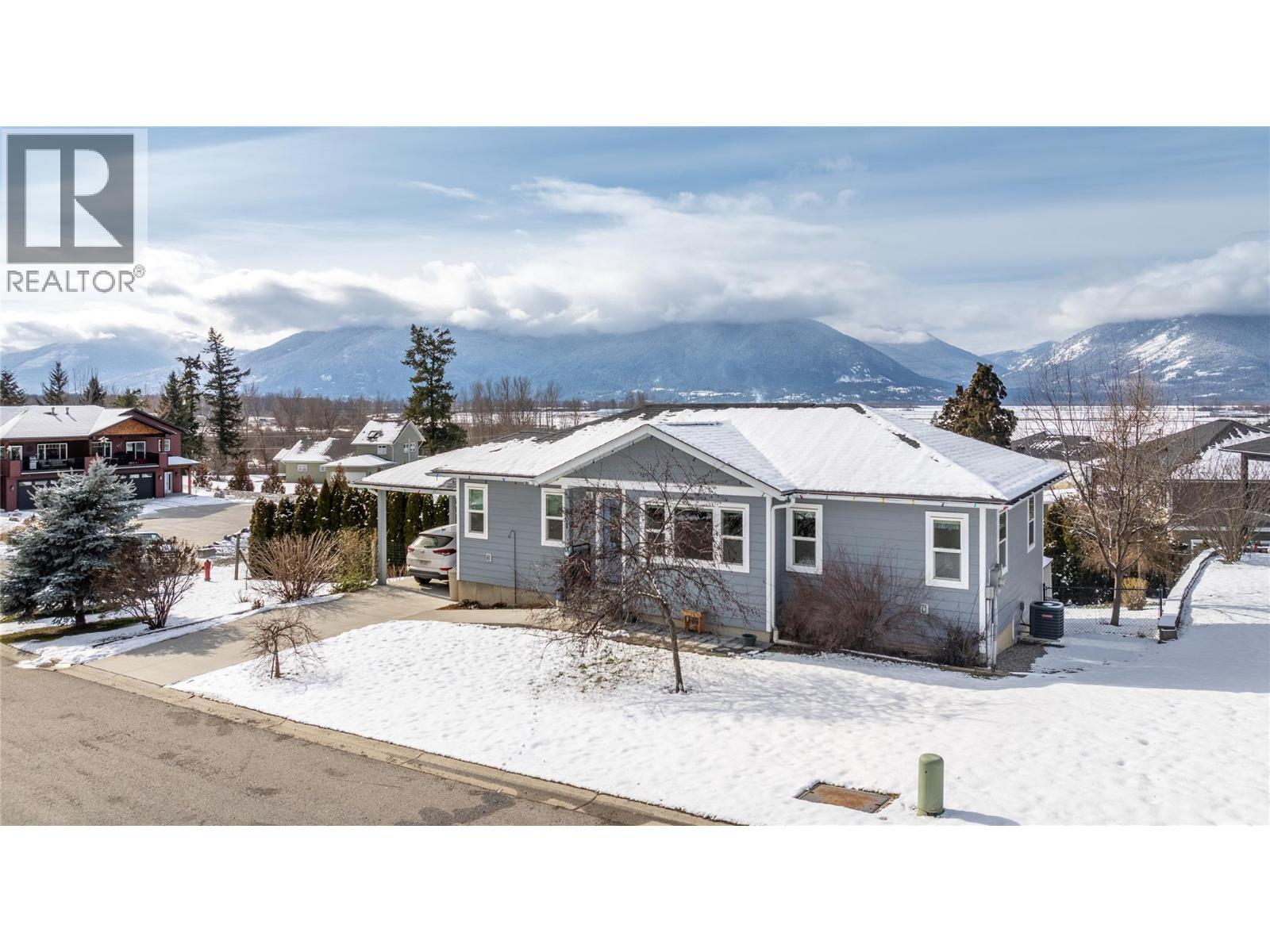801 Hawkview Drive, Creston, BC - Outdoor
