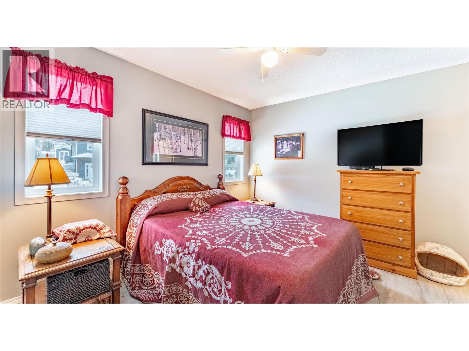 801 Hawkview Drive, Creston, BC - Indoor Photo Showing Bedroom