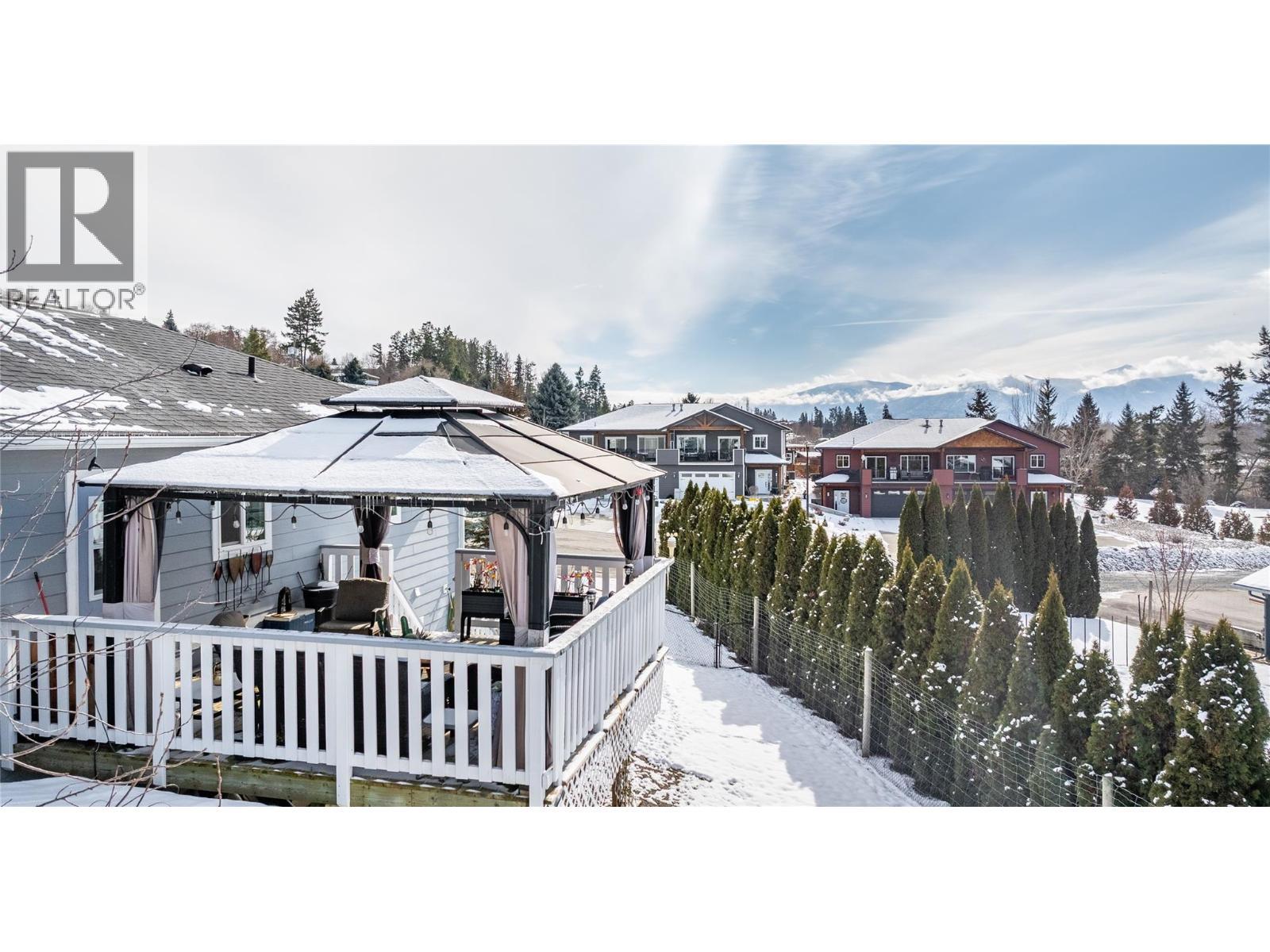 801 Hawkview Drive, Creston, BC - Outdoor