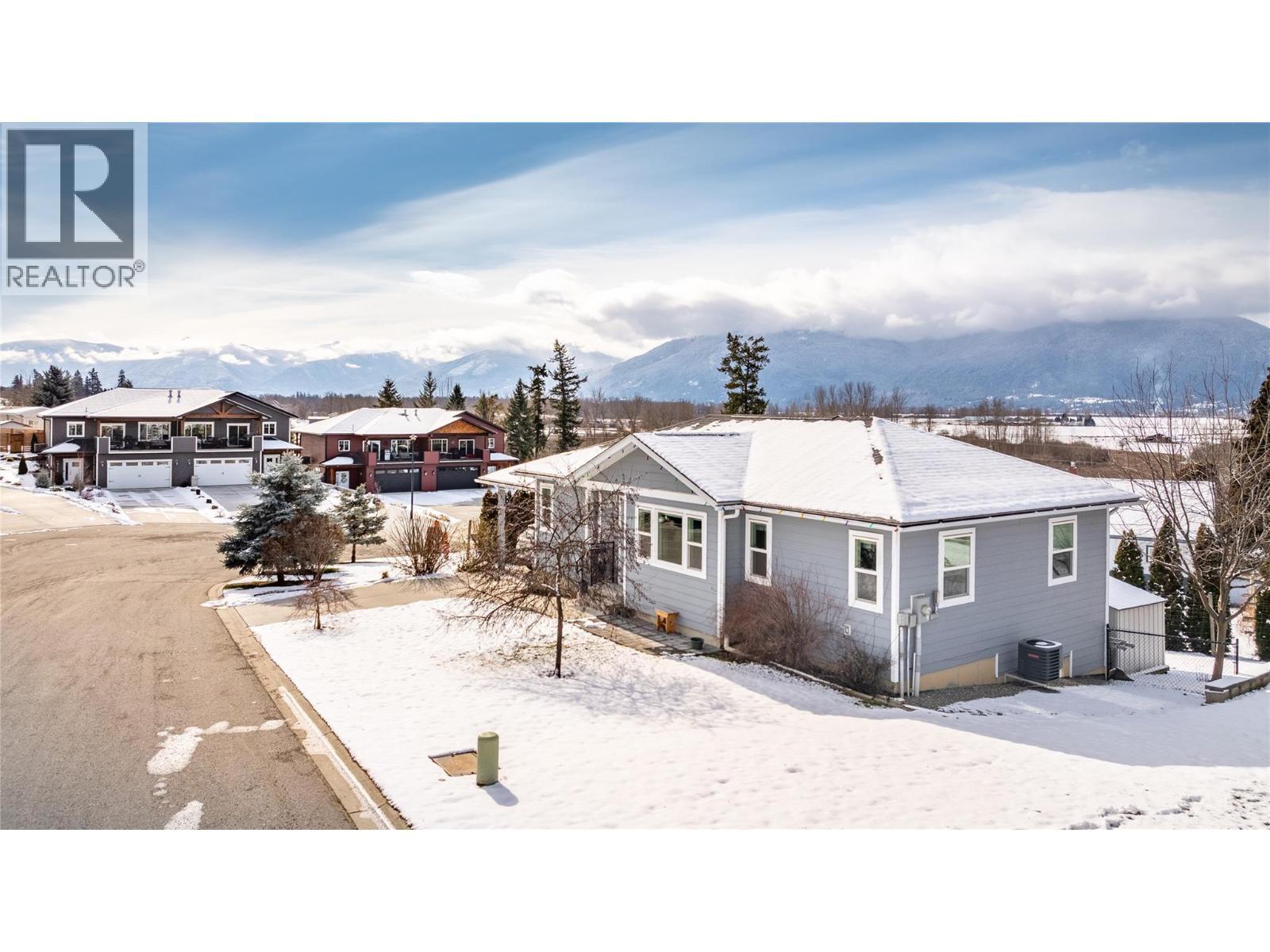 801 Hawkview Drive, Creston, BC - Outdoor