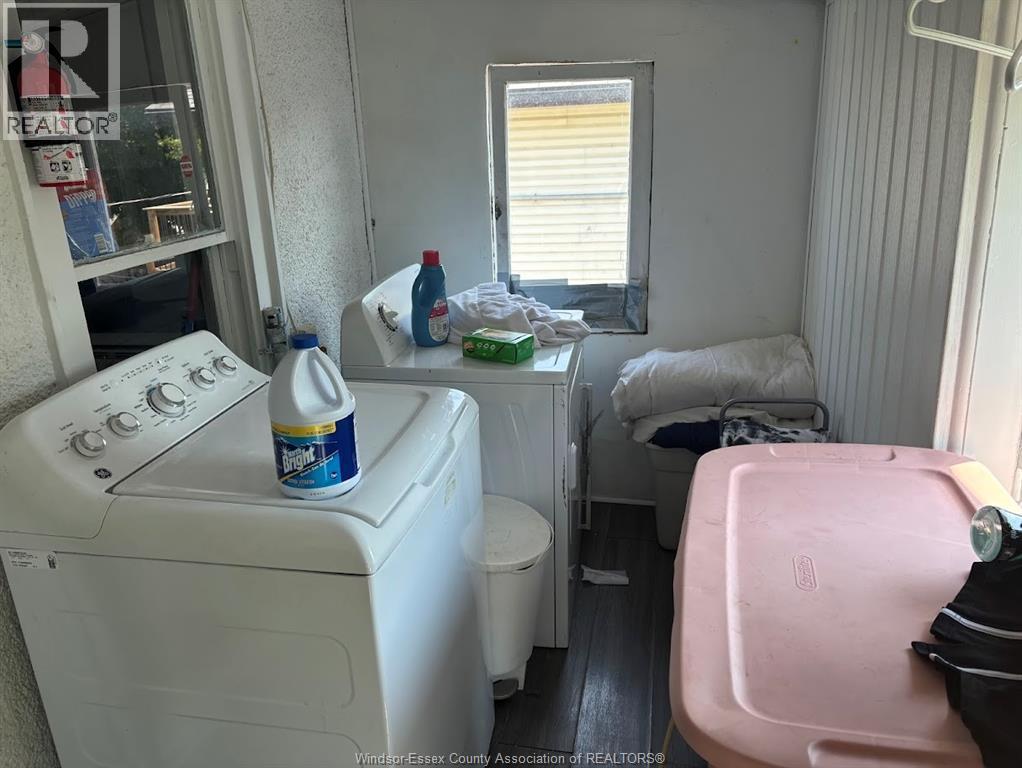 1629-31 Drouillard Road, Windsor, ON - Indoor Photo Showing Laundry Room