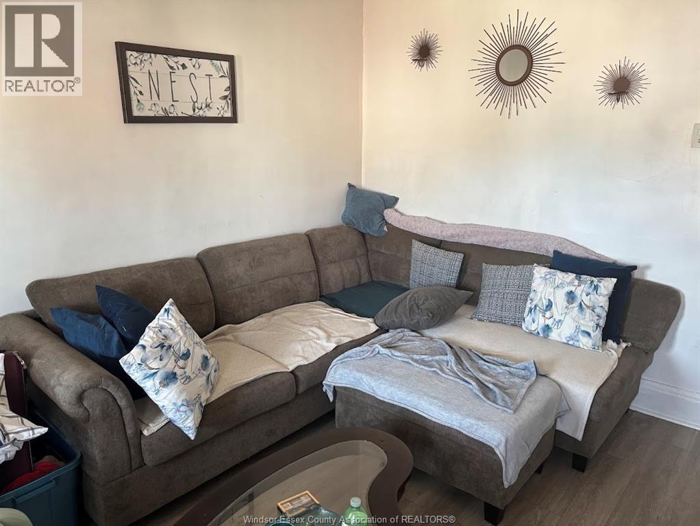 1629-31 Drouillard Road, Windsor, ON - Indoor Photo Showing Living Room