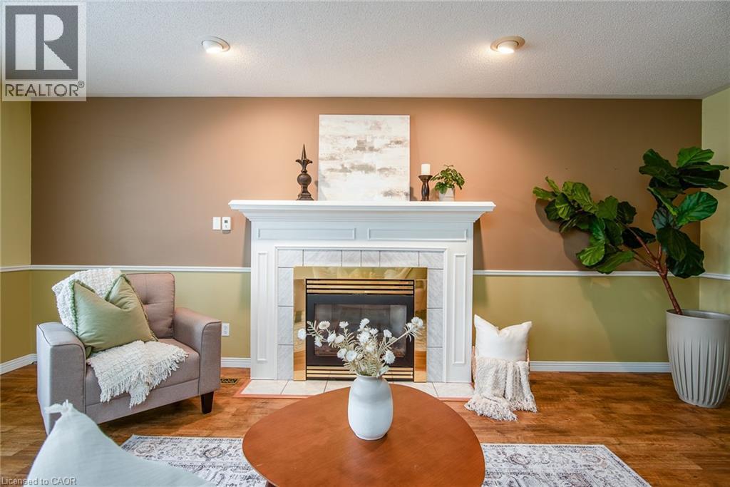 372 Gatestone Boulevard, Waterloo, ON - Indoor Photo Showing Living Room With Fireplace