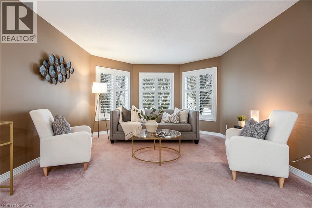 372 Gatestone Boulevard, Waterloo, ON - Indoor Photo Showing Living Room