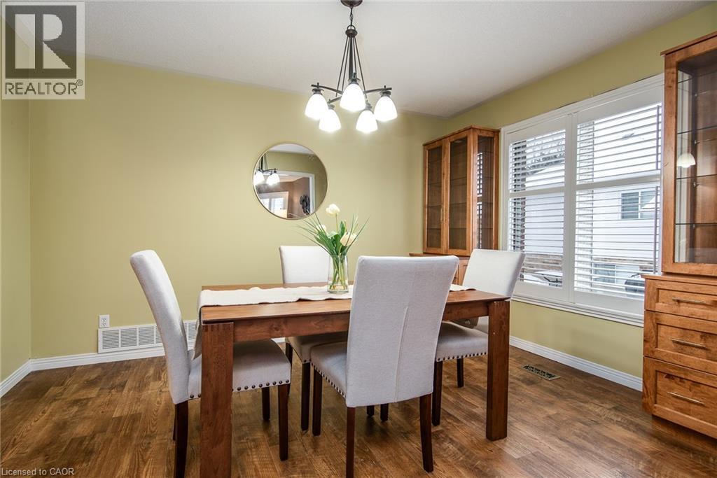 372 Gatestone Boulevard, Waterloo, ON - Indoor Photo Showing Dining Room