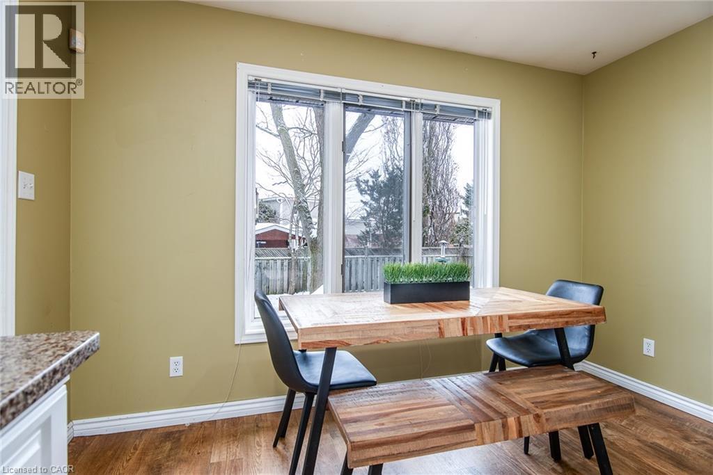 372 Gatestone Boulevard, Waterloo, ON - Indoor Photo Showing Dining Room