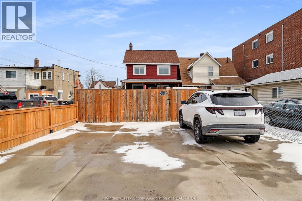 883 Pillette, Windsor, ON