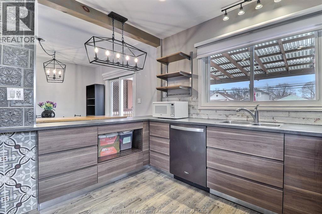 883 Pillette, Windsor, ON - Indoor Photo Showing Kitchen With Double Sink