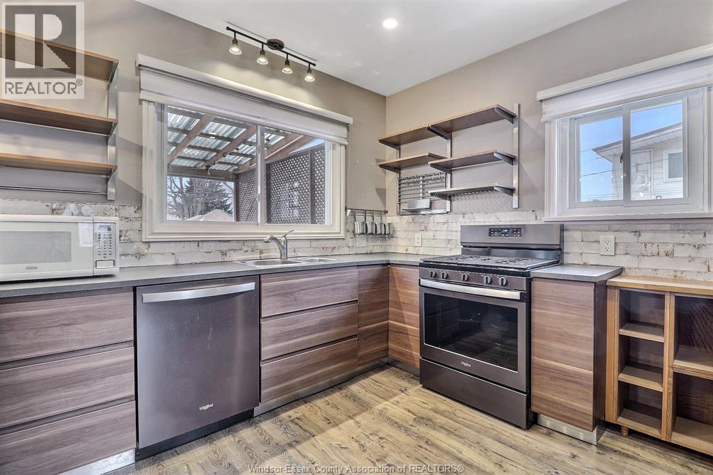 883 Pillette, Windsor, ON - Indoor Photo Showing Kitchen