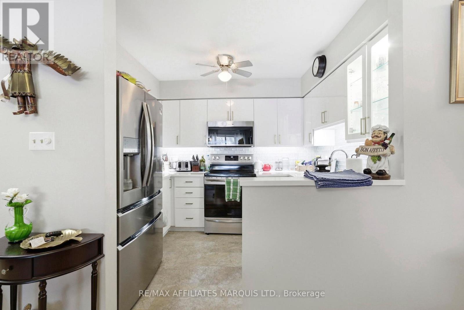 212 - 121 Water Street W, Cornwall, ON - Indoor Photo Showing Kitchen With Stainless Steel Kitchen