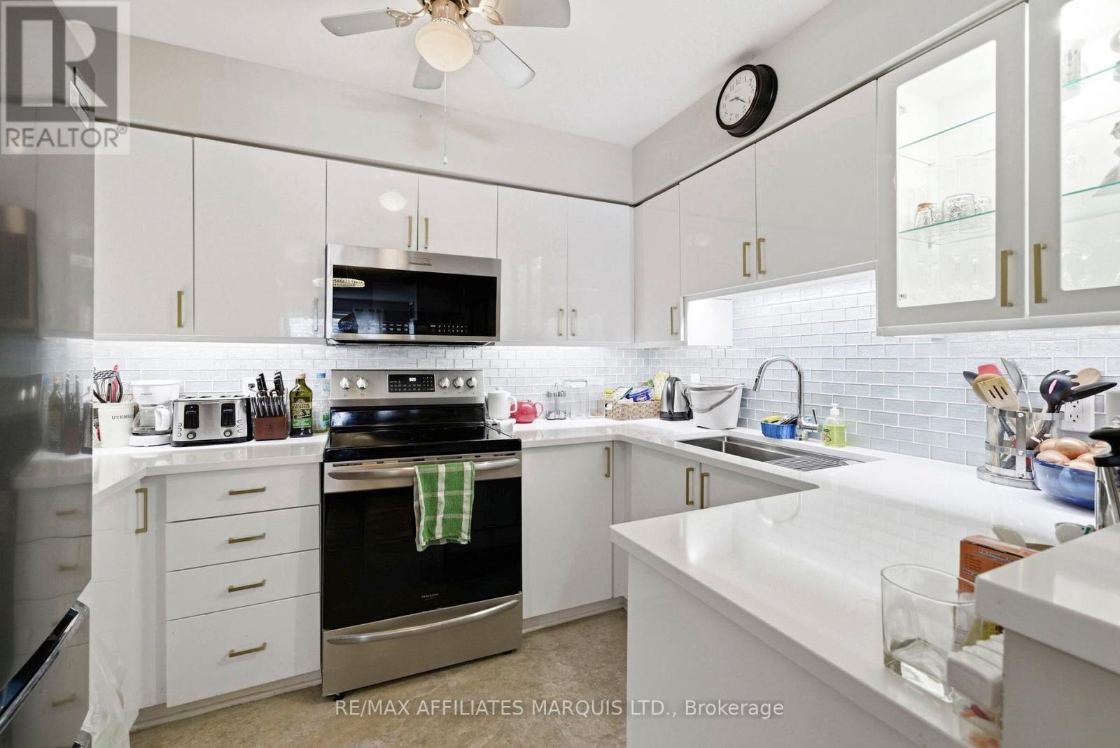 212 - 121 Water Street W, Cornwall, ON - Indoor Photo Showing Kitchen With Stainless Steel Kitchen With Upgraded Kitchen