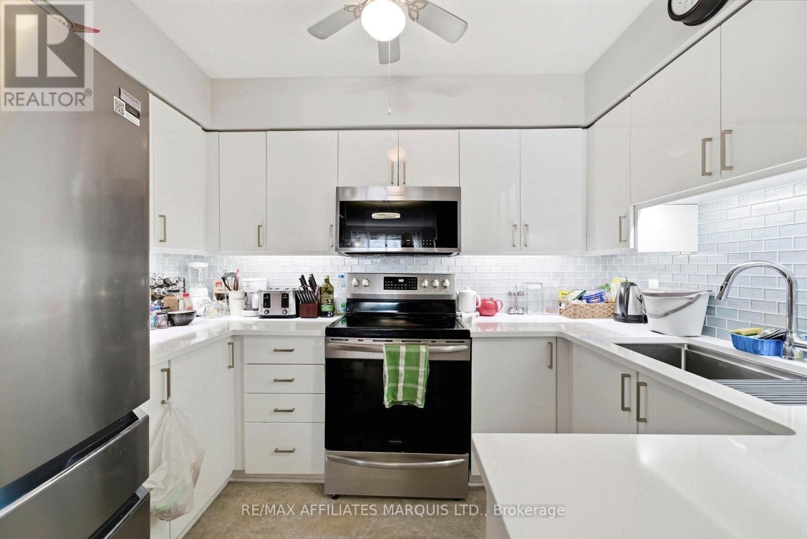 212 - 121 Water Street W, Cornwall, ON - Indoor Photo Showing Kitchen With Stainless Steel Kitchen With Upgraded Kitchen