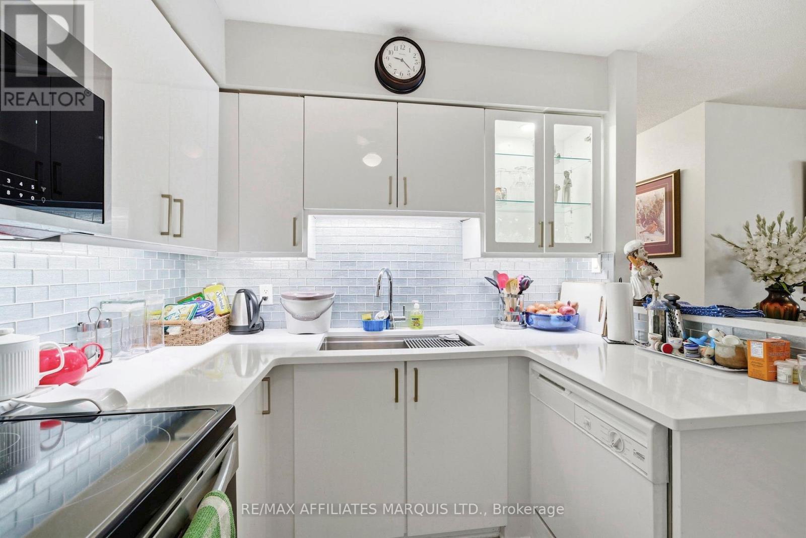 212 - 121 Water Street W, Cornwall, ON - Indoor Photo Showing Kitchen With Upgraded Kitchen