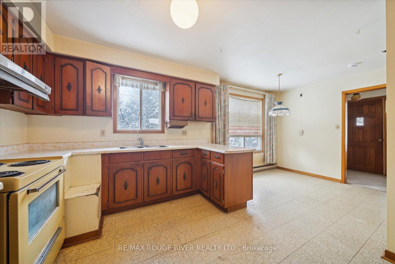 1277 Old Orchard Avenue, Pickering, ON - Indoor Photo Showing Kitchen With Double Sink