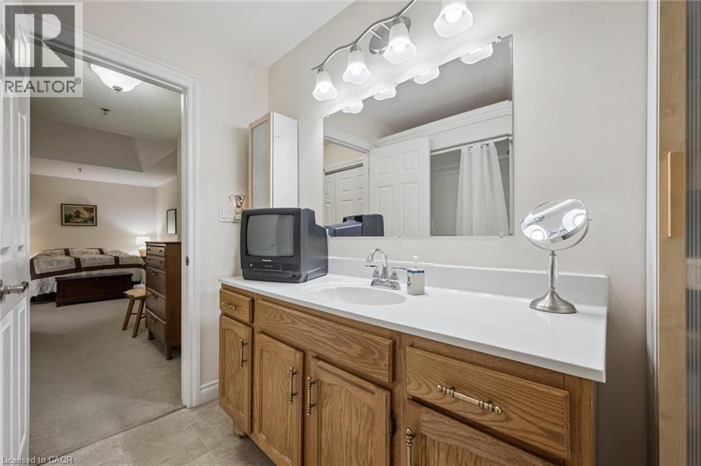 1009 Queenston Road Unit# 216, Cambridge, ON - Indoor Photo Showing Bathroom