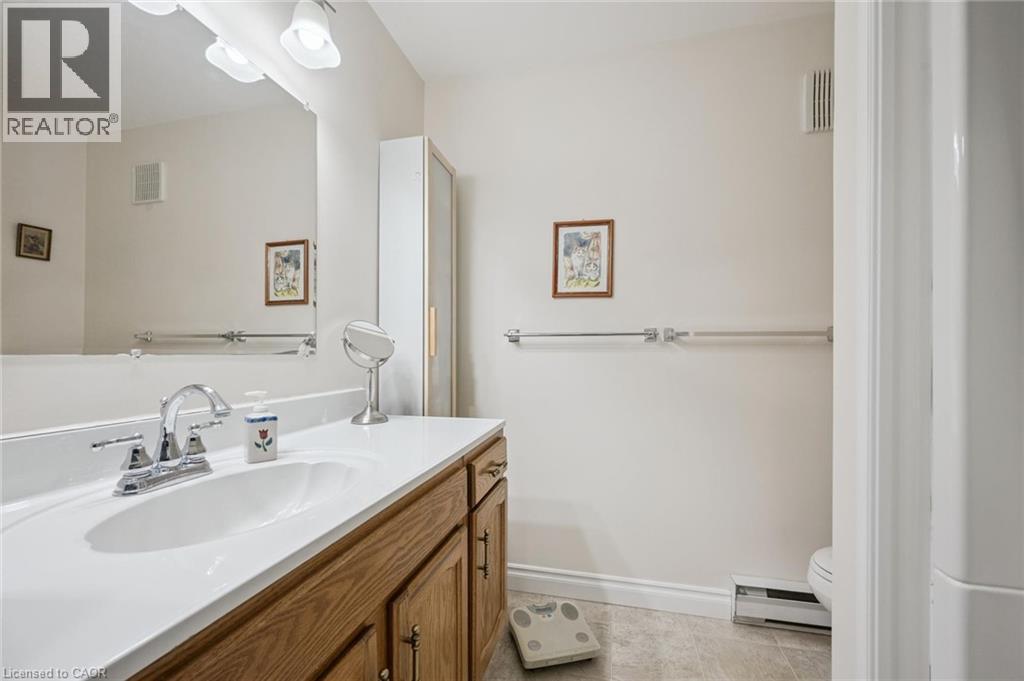 1009 Queenston Road Unit# 216, Cambridge, ON - Indoor Photo Showing Bathroom