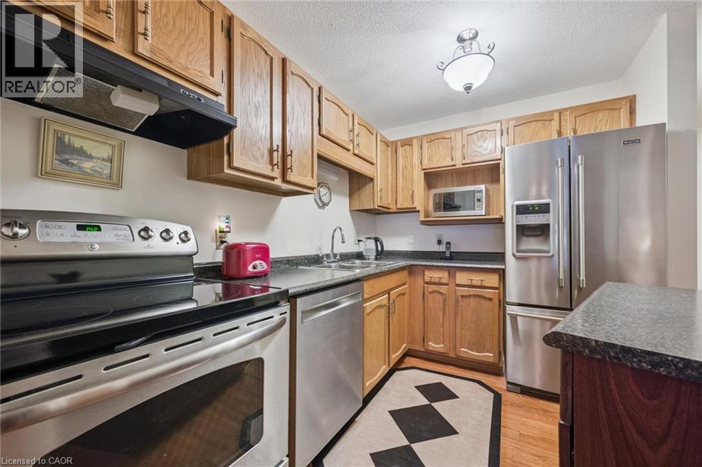 1009 Queenston Road Unit# 216, Cambridge, ON - Indoor Photo Showing Kitchen