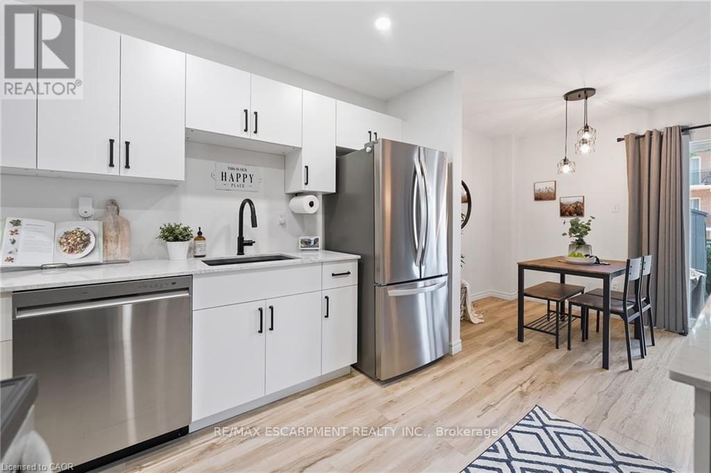 150 - 17 Old Pine Trail, St. Catharines, ON - Indoor Photo Showing Kitchen With Stainless Steel Kitchen