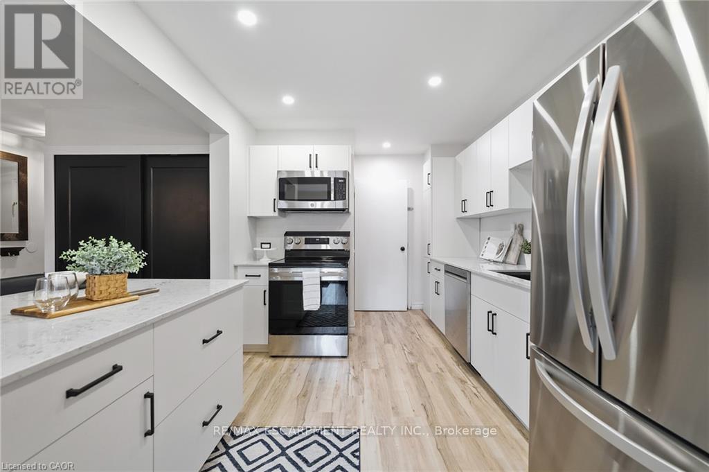150 - 17 Old Pine Trail, St. Catharines, ON - Indoor Photo Showing Kitchen With Stainless Steel Kitchen