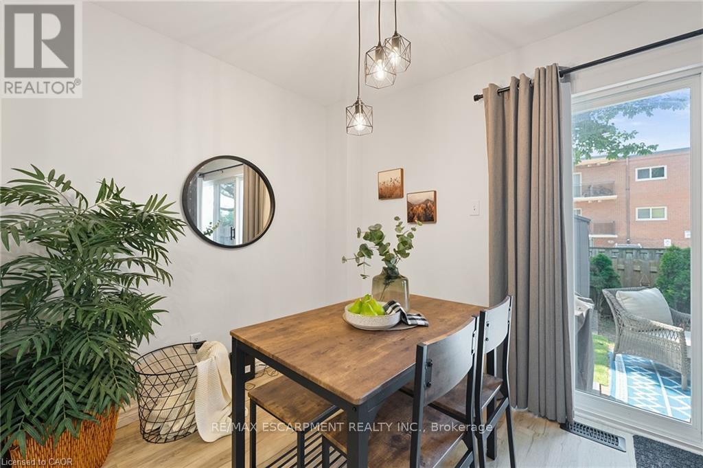 150 - 17 Old Pine Trail, St. Catharines, ON - Indoor Photo Showing Dining Room