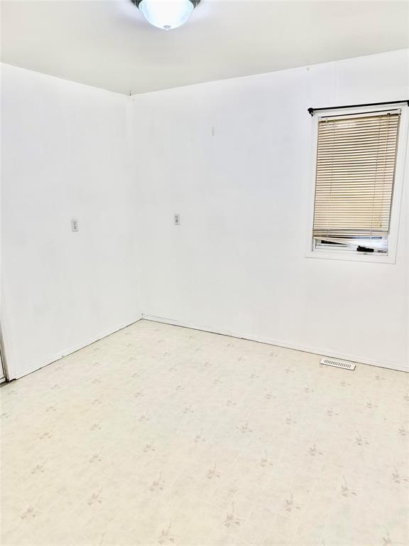 791 7Th Avenue S, Virden, MB - Indoor Photo Showing Other Room