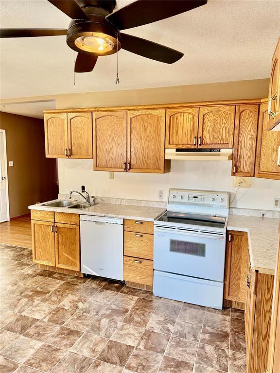 791 7Th Avenue S, Virden, MB - Indoor Photo Showing Kitchen