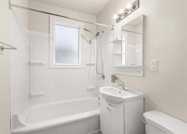 1074 Burrows Ave, Winnipeg, MB